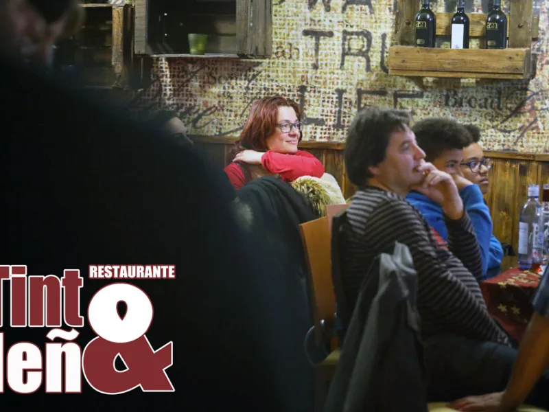 Actuación de Monólogos Miguel Martín en Tinto y Leña