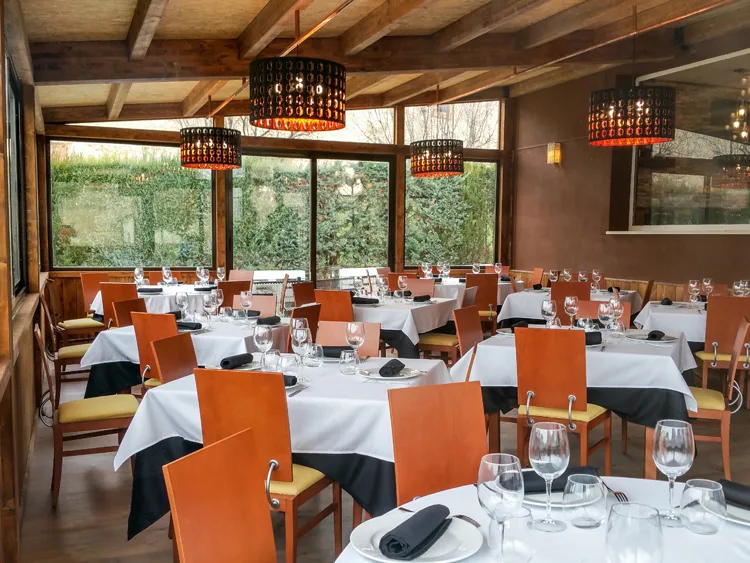 Salón Ambasaguas de Tinto y Leña