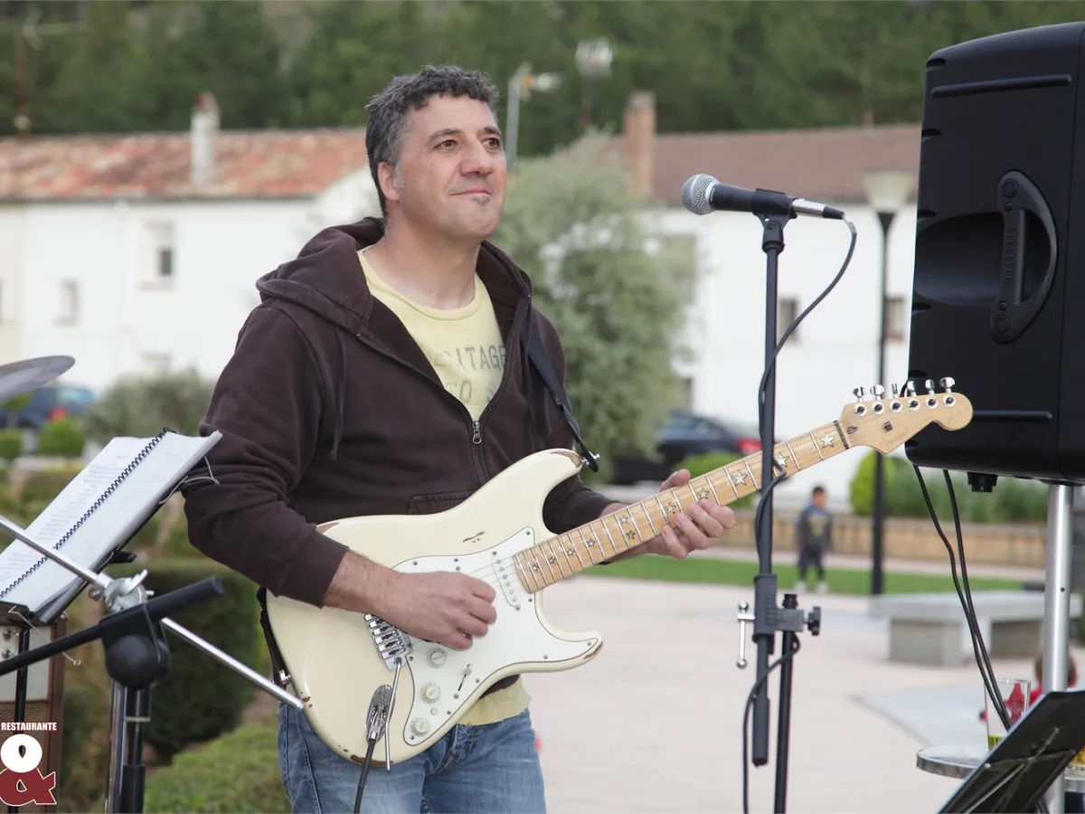 Actuación de Blues Deluxe en Tinto y Leña