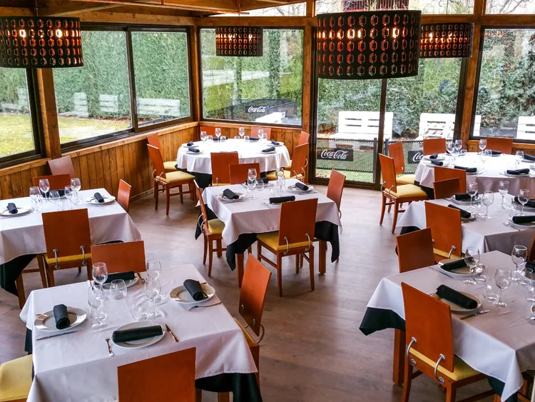 Salón Ambasaguas de Tinto y Leña
