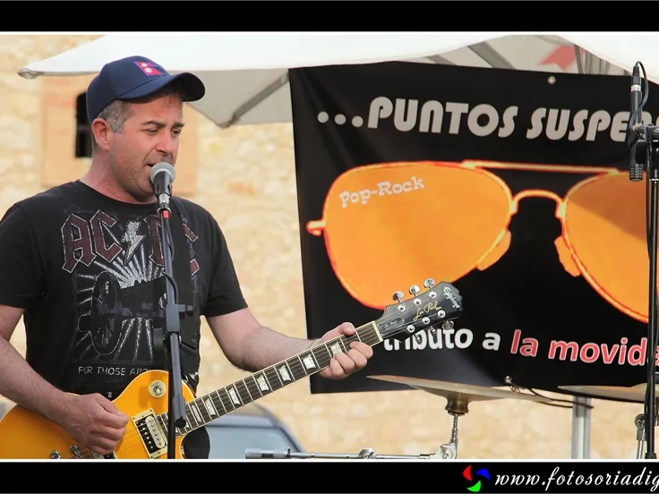 Actuación de Puntos Suspensivos en Tinto y Leña