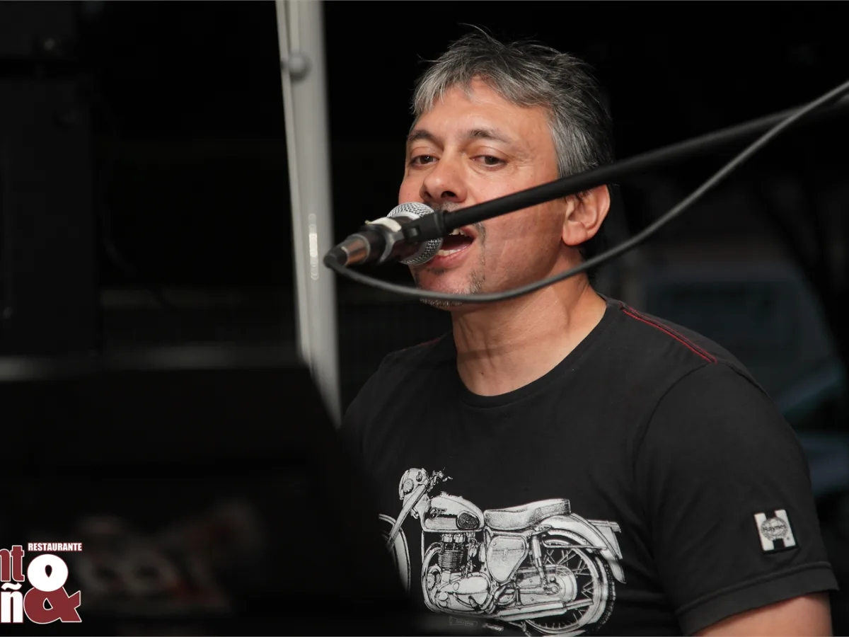 Actuación de Blues Deluxe en Tinto y Leña