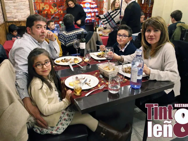Actuación de Monólogos Miguel Martín en Tinto y Leña
