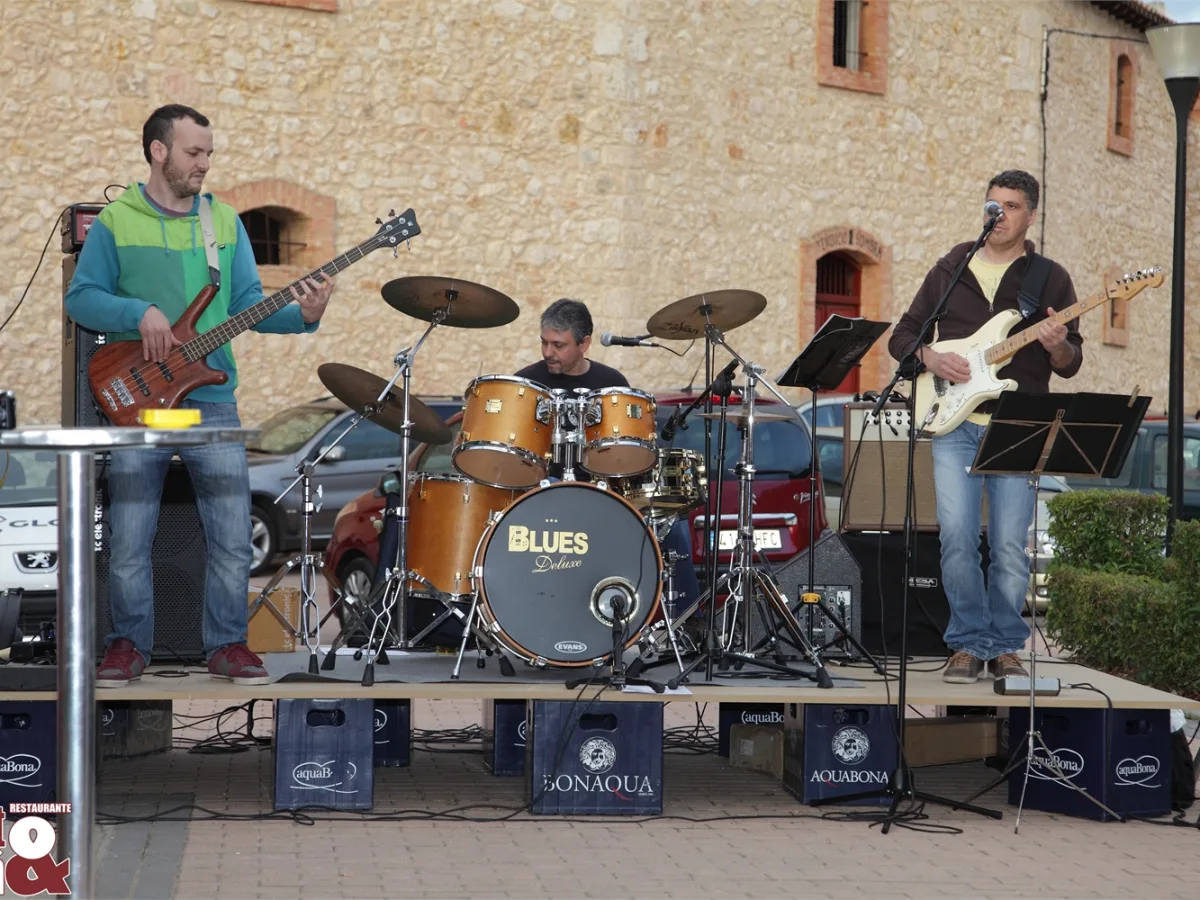 Actuación de Blues Deluxe en Tinto y Leña