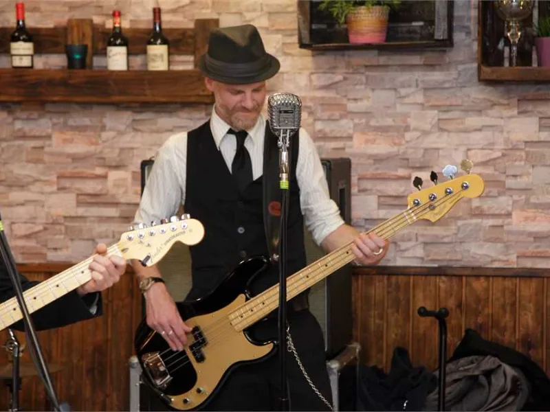 Actuación de Blues Days en Tinto y Leña