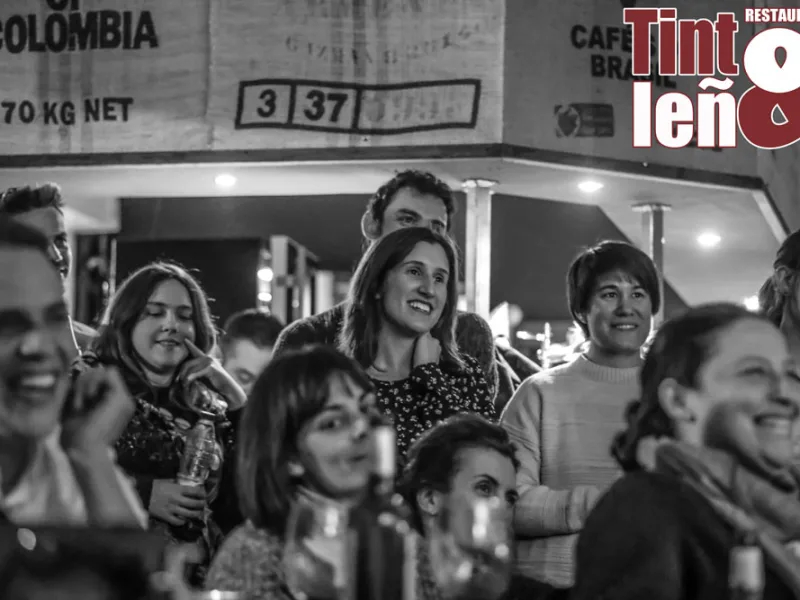 Actuación de Monólogos Miguel Martín en Tinto y Leña