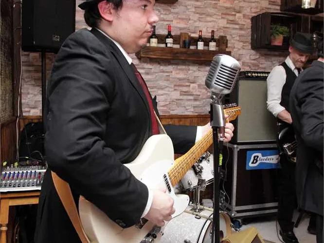 Actuación de Blues Days en Tinto y Leña