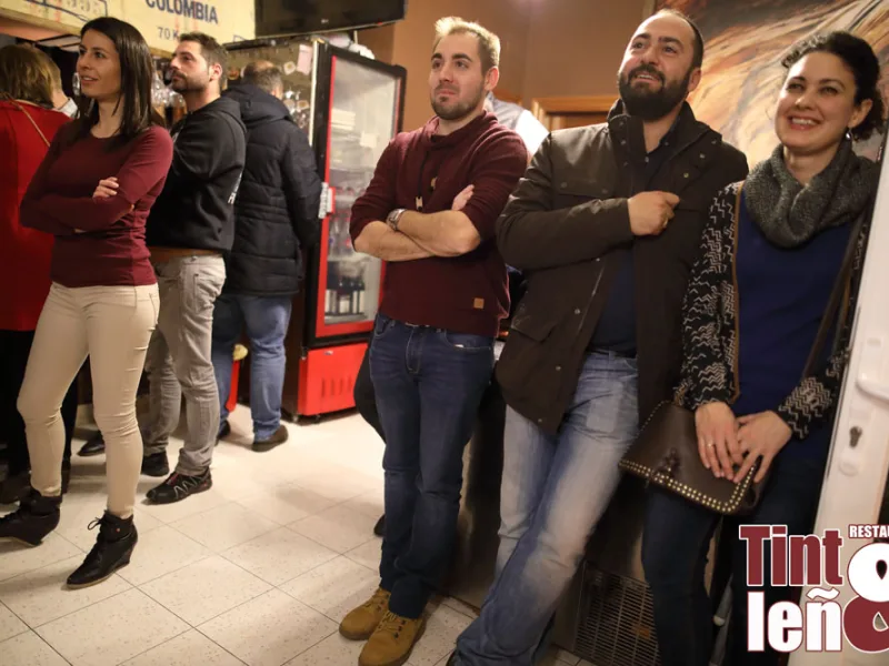 Actuación de Monólogos Miguel Martín en Tinto y Leña