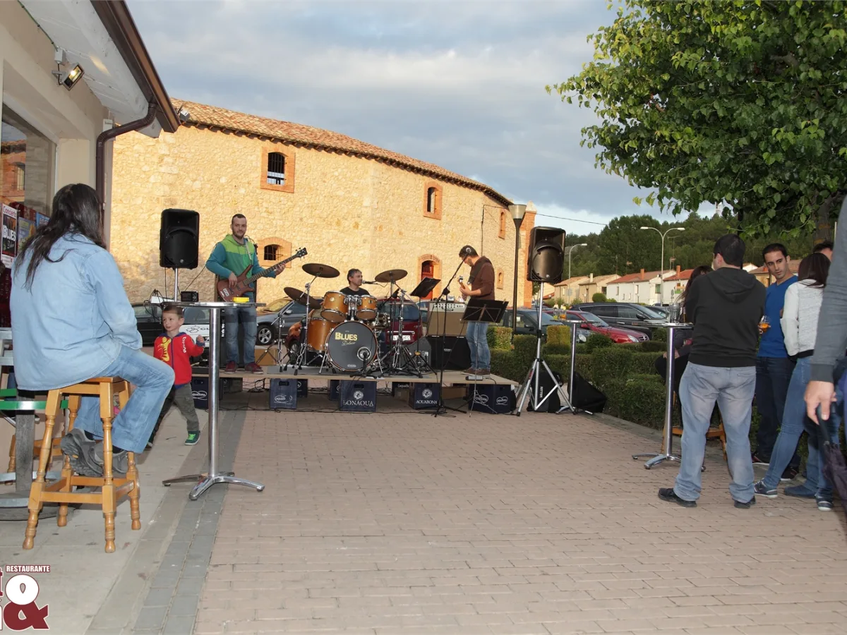 Actuación de Blues Deluxe en Tinto y Leña