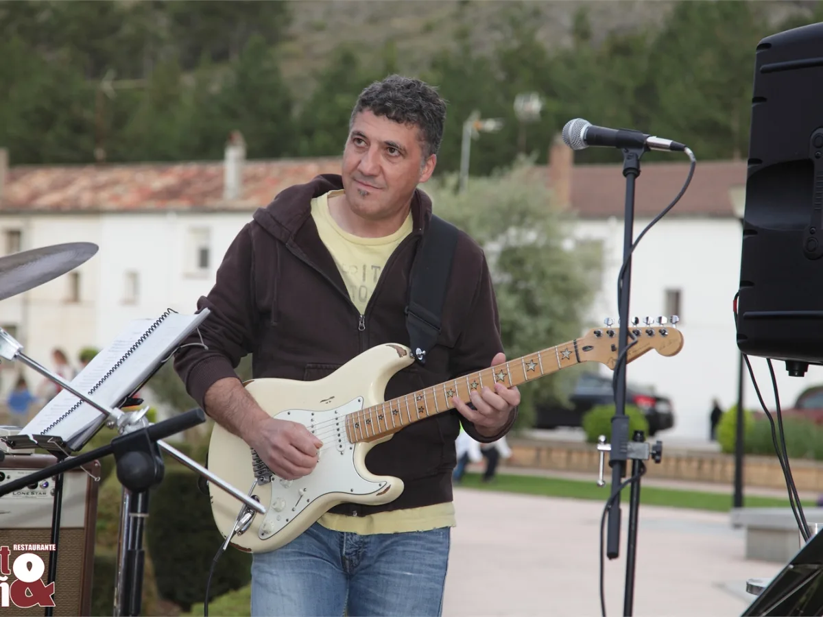 Actuación de Blues Deluxe en Tinto y Leña
