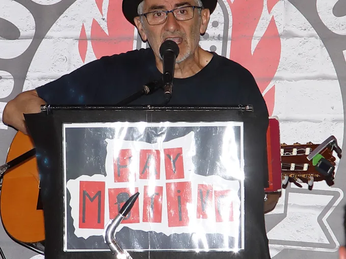 Actuación de Hay Motivo en Tinto y Leña