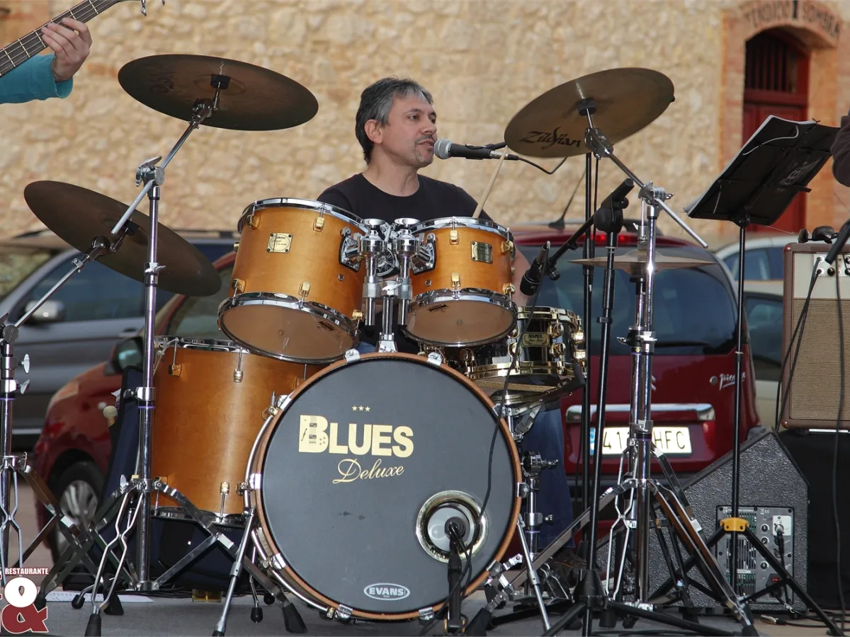 Actuación en directo en el Restaurante Tinto y Leña: Blues Deluxe