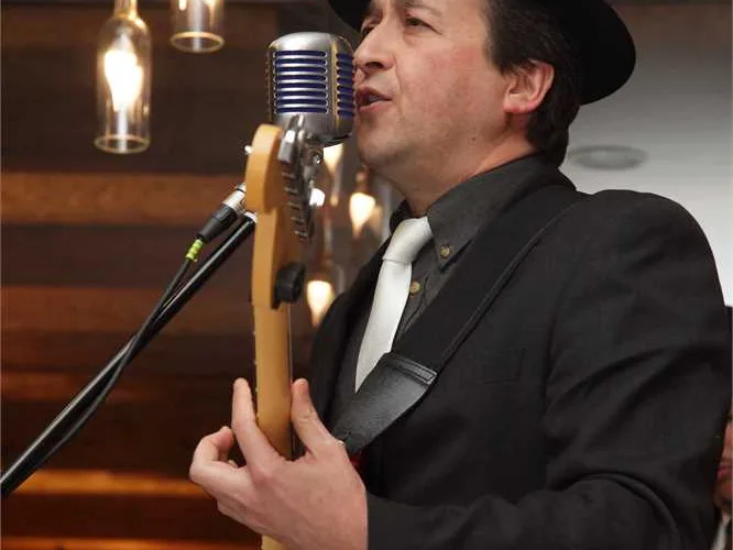 Actuación de Blues Days en Tinto y Leña