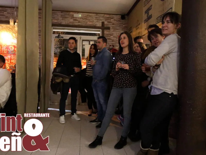 Actuación de Monólogos Miguel Martín en Tinto y Leña