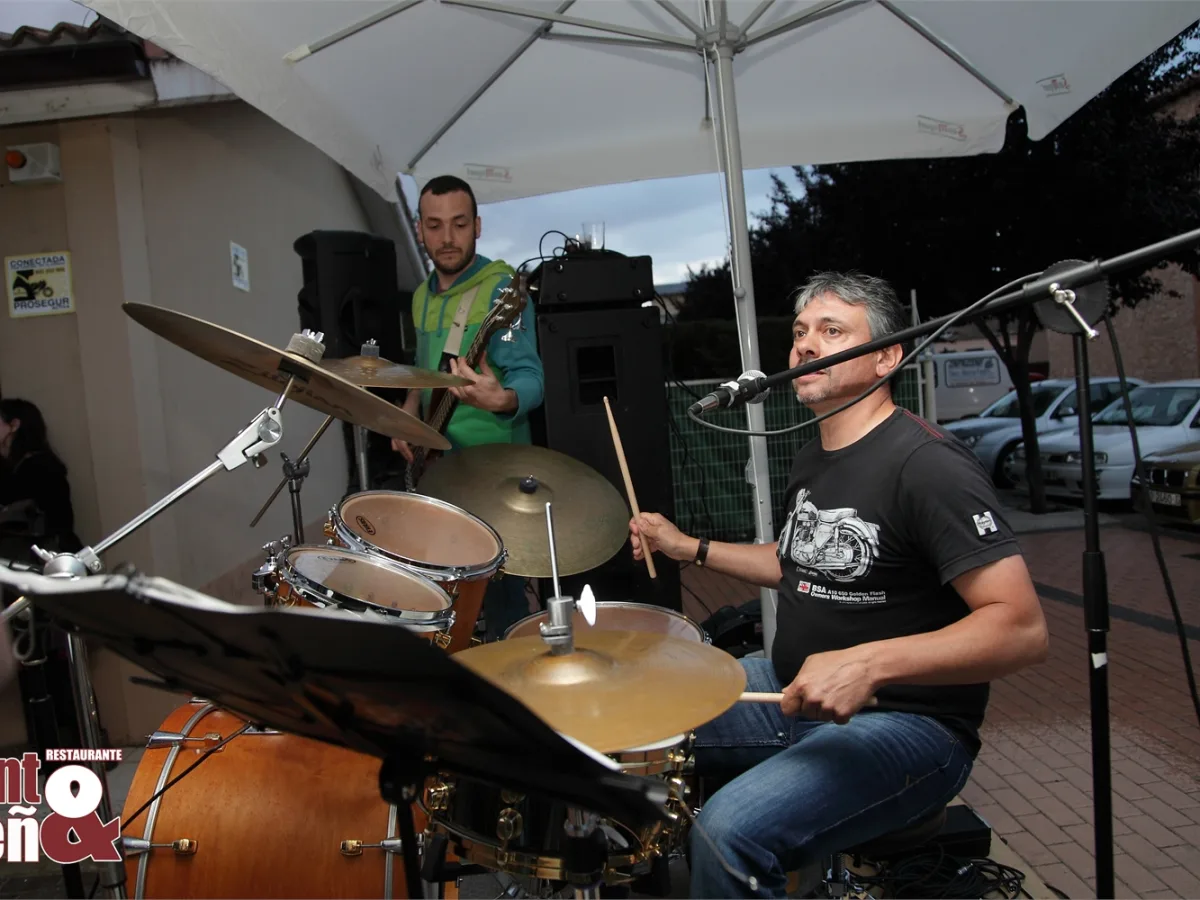 Actuación de Blues Deluxe en Tinto y Leña