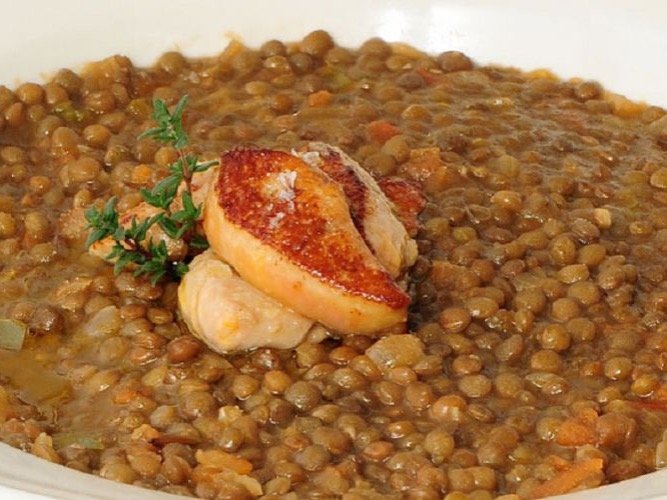 Plato de lentejas guisadas del restaurante Tinto y Leña