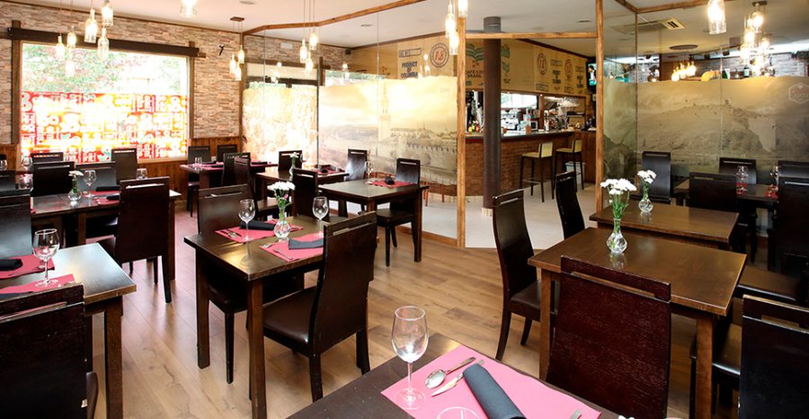 Salón comedor del restaurante Tinto y Leña
